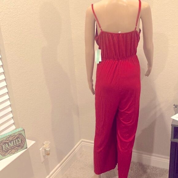 Nwt abound red hibiscus wide leg jumpsuit with adjustable spaghetti straps - Picture 4 of 7